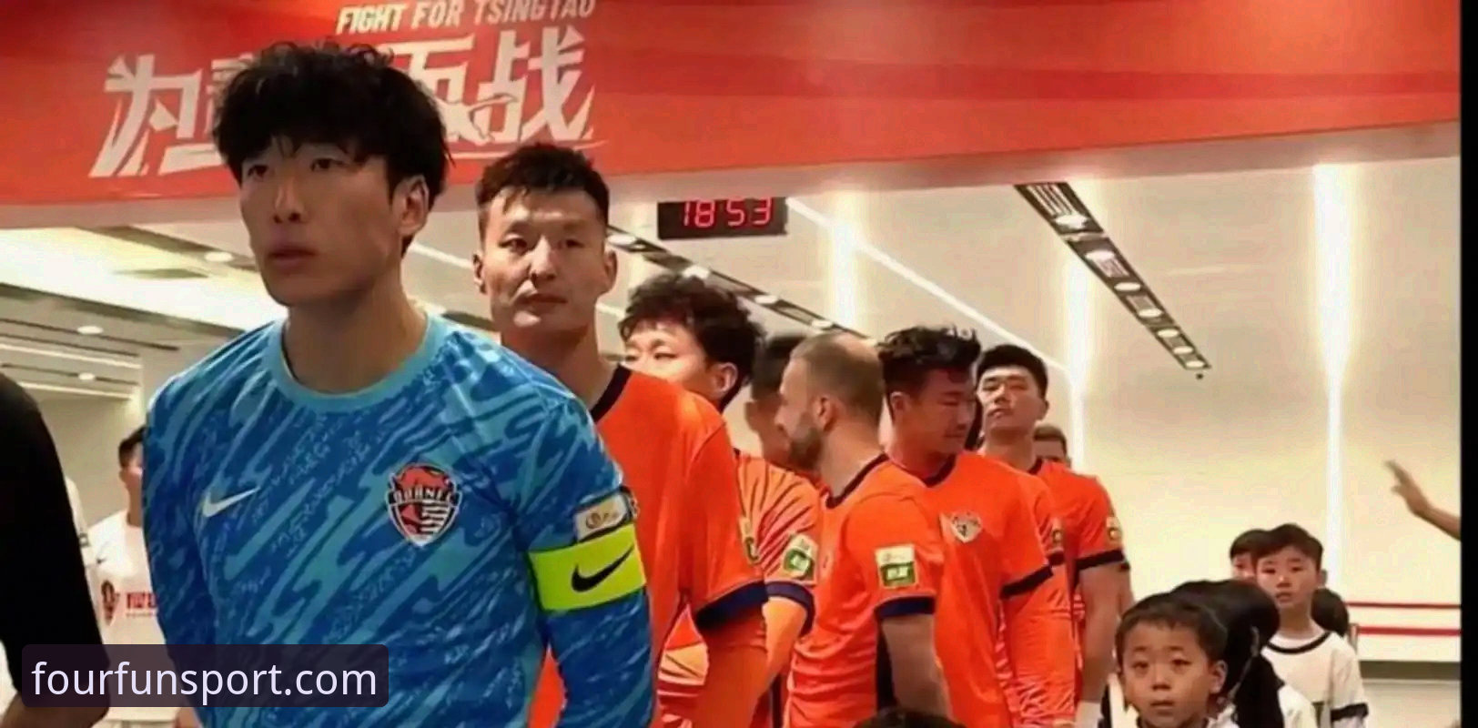 青岛海牛时隔13年力克上海海港：四季体育平台赛事回顾与观赛操作教程